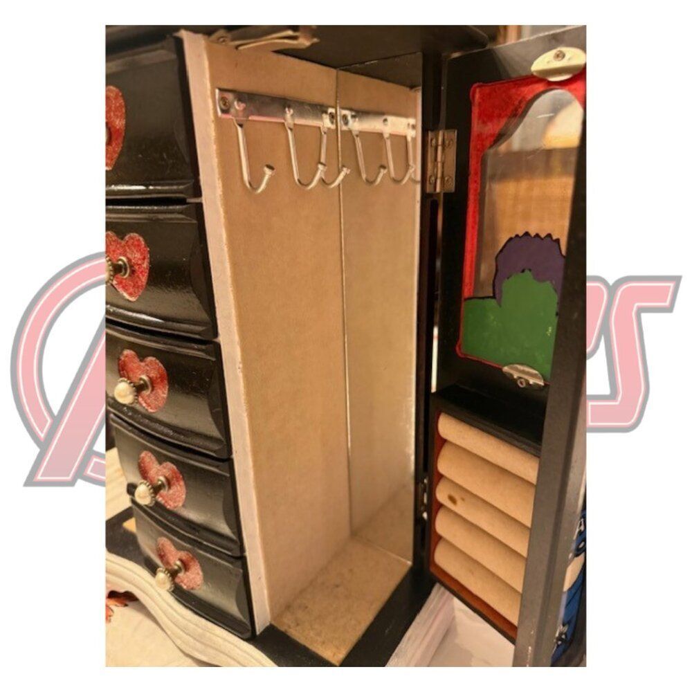 Hand-Painted Marvel Avengers Jewelry Box – One-of-a-Kind Wooden Organizer - Picture 10 of 14